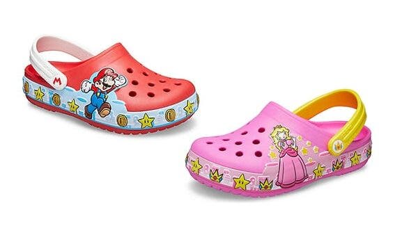 Echa un vistazo a estas zapatillas temáticas de Mario y Peach para niños