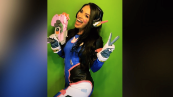 Zelina Vega, estrella de la WWE, muestra su nuevo cosplay basado en D.Va de Overwatch