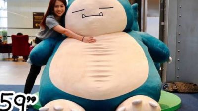 Conoce el peluche Pokémon oficial de Snorlax de 150 cm