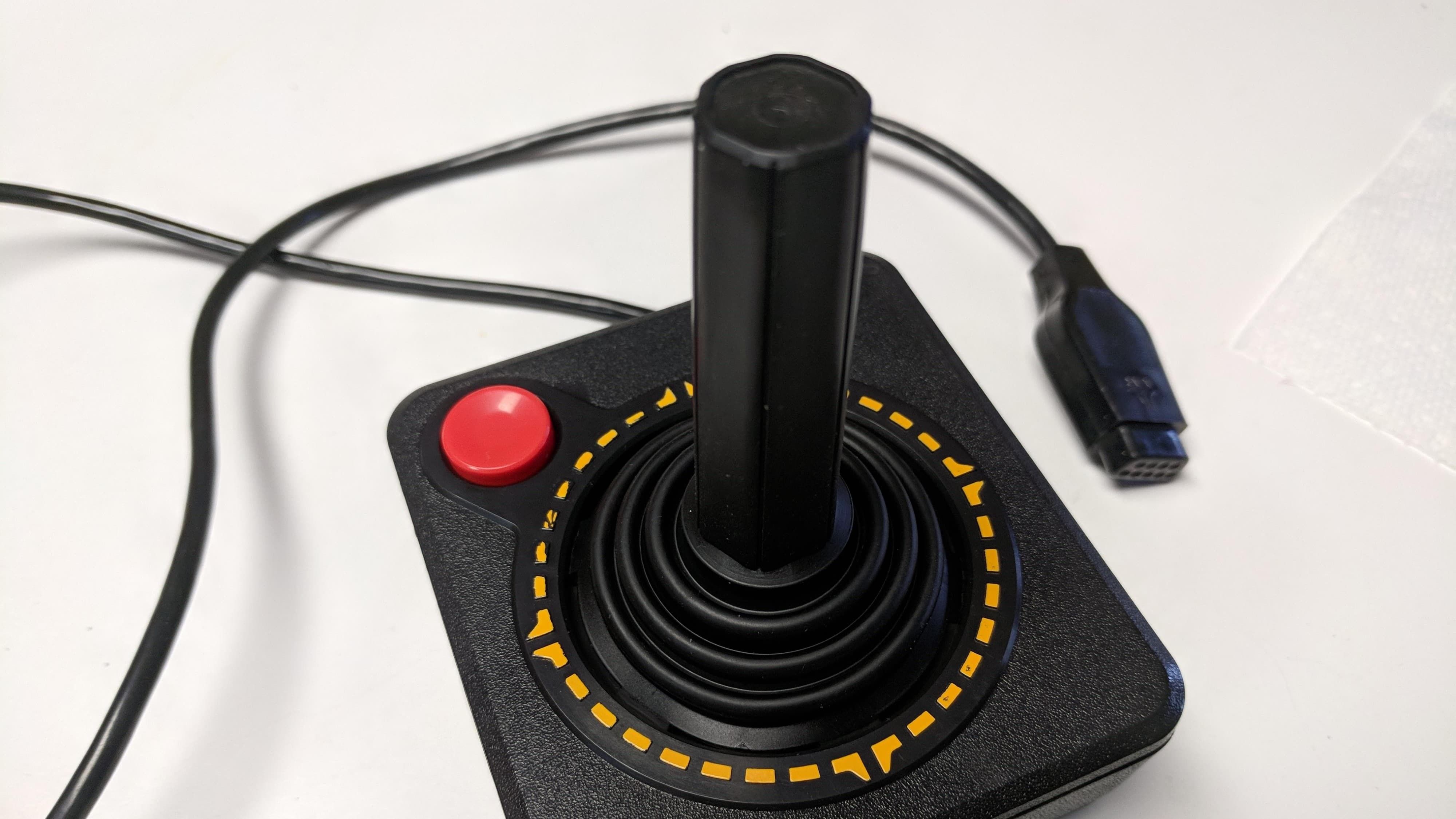 Este vídeo muestra que Donkey Kong, Tetris 99 y Mario Kart 8 Deluxe pueden jugarse en Switch con un mando de Atari de hace 40 años