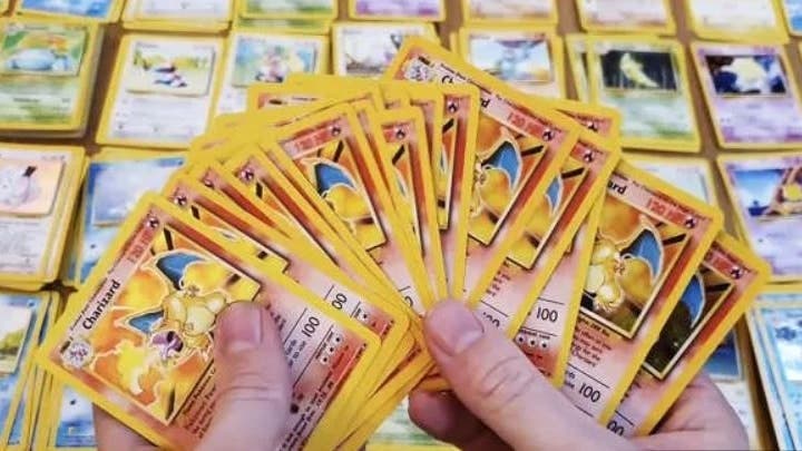 Youtuber explica cómo consiguió su valiosa colección del JCC Pokémon tras revelarla y recibir una aluvión de críticas