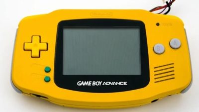 Este es el prototipo de Game Boy Advance color «amarillo limón» que nunca llegó a lanzarse