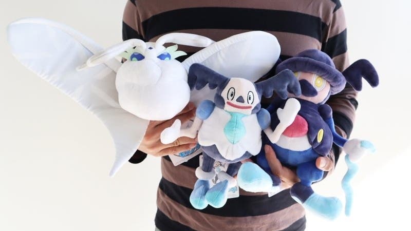 [Act.] Se comparten nuevas imágenes de los peluches de Mr. Mime de Galar, Mr. Rime y Frosmoth de los Pokémon Center de Japón