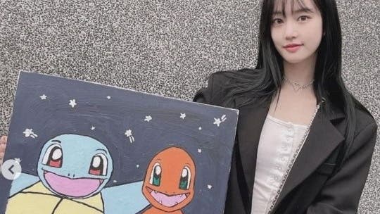 La actriz coreana Lee Yoobi se disculpa por la infracción de derechos de autor en la subasta de un dibujo de Pokémon