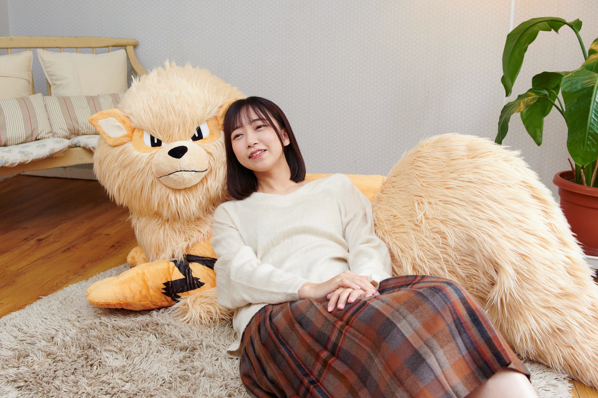 Acurrucarse con este gigantesco peluche de Arcanine será tan blandito como caro