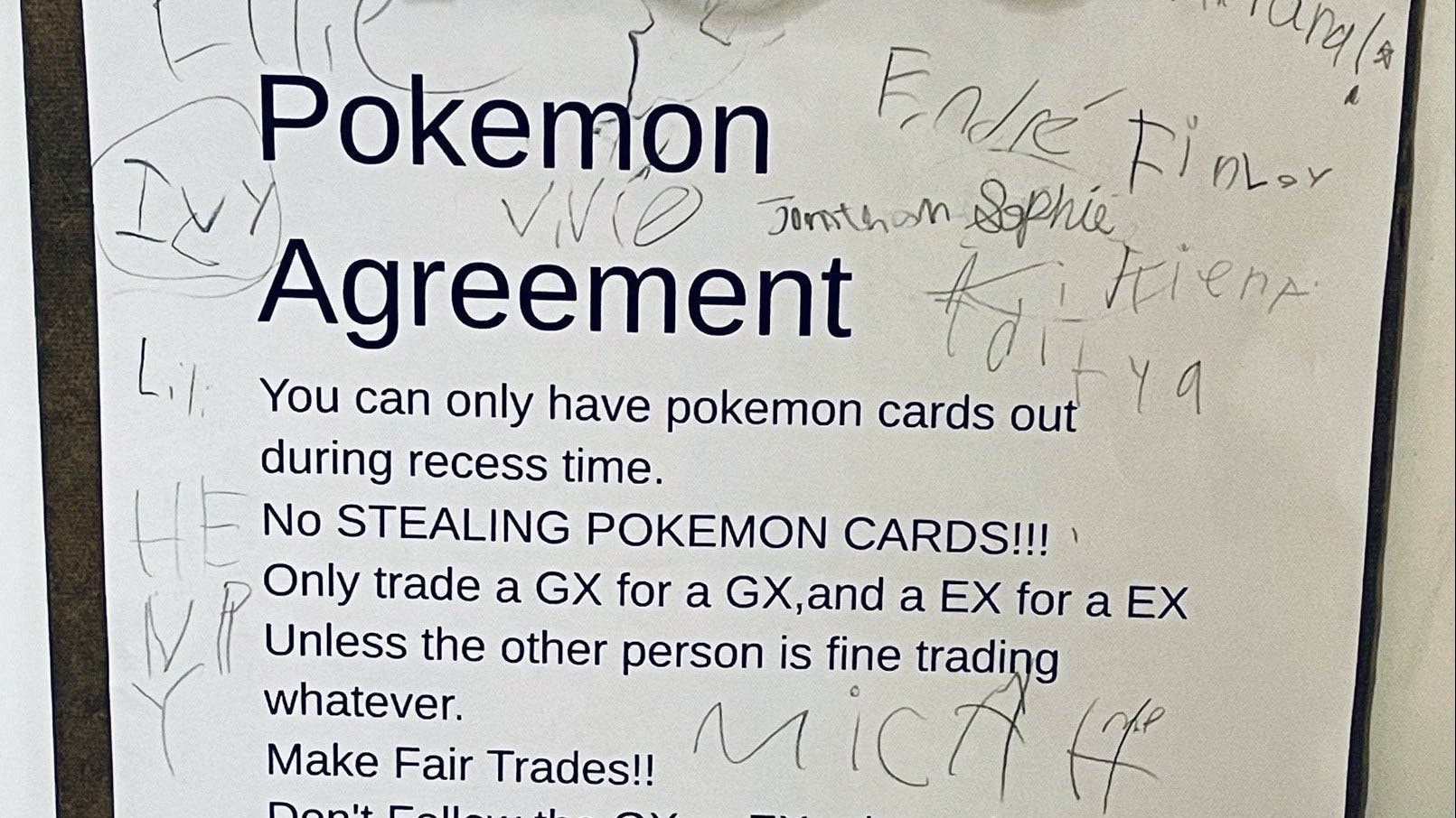 Este es el acuerdo entre una escuela y sus alumnos para permitirles jugar con cartas de Pokémon