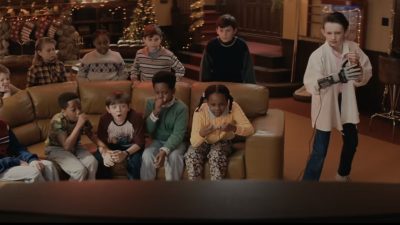 Power Glove, el clásico accesorio de NES, volverá a aparecer en la película 8-Bit Christmas de HBO