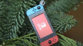Este adorno navideño es una genial mini Nintendo Switch con pantalla incluida