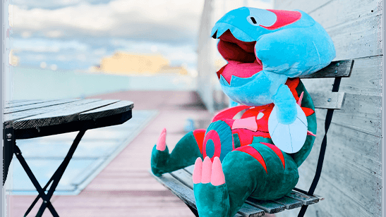 Ya puedes reservar el nuevo peluche Pokémon de Dracovish con envío internacional