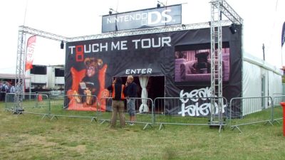 Este vídeo nos recuerda aquella vez que Nintendo se coló en un festival de heavy metal