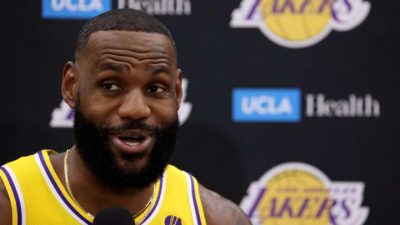 LeBron James decide elegir entre Nintendo 64 o GameCube