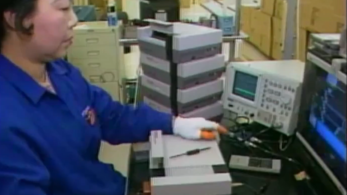 Vídeo de 1989 muestra una frenética línea de montaje de NES