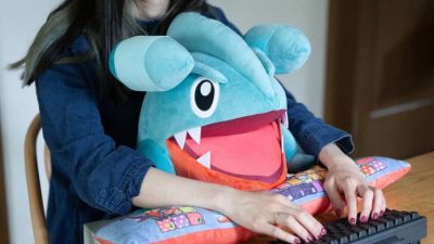 No vuelvas a estar solo en el PC con este adorable peluche de Gible