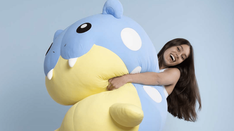 Revelado el peluche Pokémon de Spheal tamaño gigante