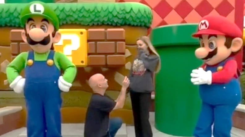 Luigi ni se inmuta ante esta proposición de matrimonio en Super Nintendo World