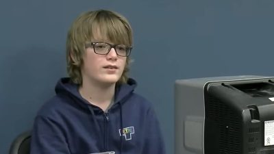 «Sal afuera y toma algo de aire fresco»: critican este comentario de una periodista al joven que logró romper el Tetris de NES