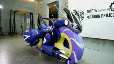 La moto Pokémon de Miraidon tiene la batería en forma de bocadillo: aquí podéis verla
