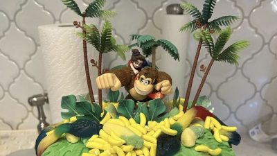 Mira esta genial tarta de cumpleaños inspirada en Donkey Kong Bananza