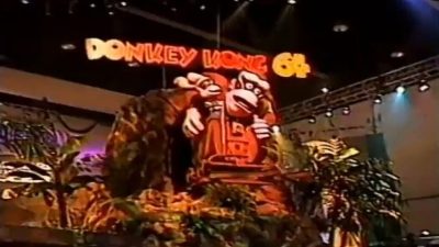 Así de curiosa era la decoración de Donkey Kong 64 en el E3 1999