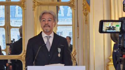 Eiji Aonuma recibe en persona la Orden de las Artes y las Letras de Francia casi 3 años después de ser distinguido